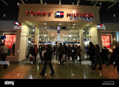 tommy hilfiger outlets mall.